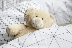 en bamse der sover lur under dynen